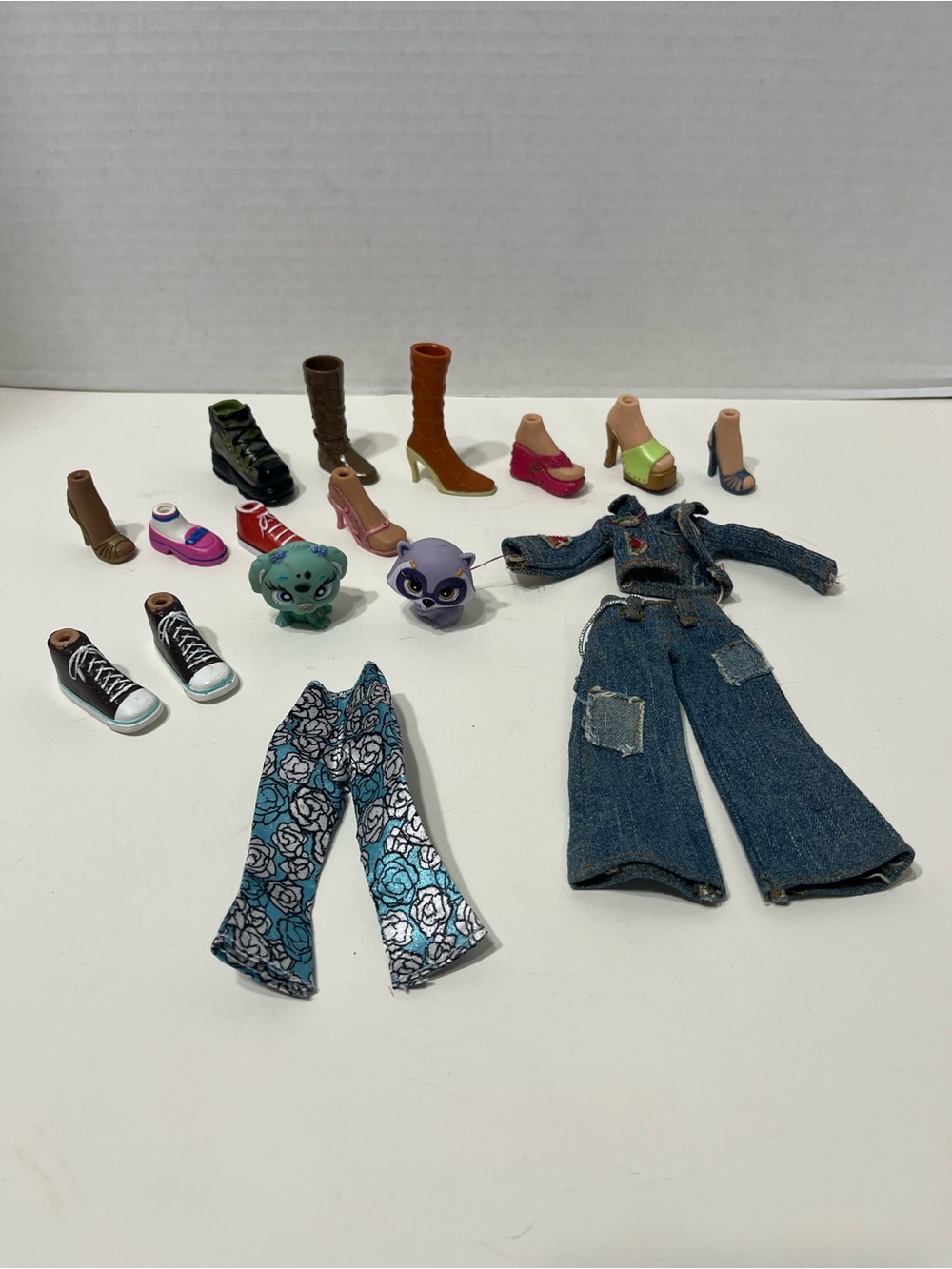 BRATZ Doll lot of accessories and pets